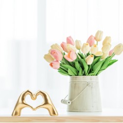Small Heart Hands Sculpture Decor for Living Room Bedroom Bookshelf Coffe Table and Office Display, Love Finger Statue Modern Aesthetic Home Decor, Unique Gift for Wedding Christmas Birthday (Gold) Small Heart Hands Sculpture Decor for Living Room Bedroom Bookshelf Coffe Table and Office Display, Love Finger Statue Modern Aesthetic Home Decor, Unique Gift for Wedding Christmas Birthday (Gold)